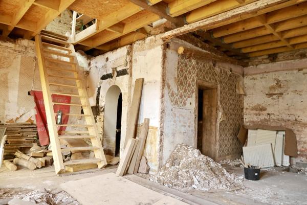 MAISON INDIVIDUELLE A RENOVER, SUR 19,70 ARES DE TERRAIN