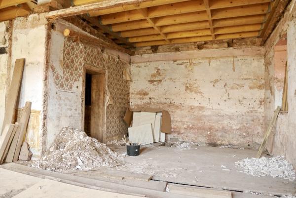 MAISON INDIVIDUELLE A RENOVER, SUR 19,70 ARES DE TERRAIN