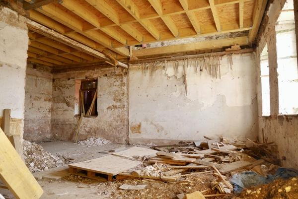 MAISON INDIVIDUELLE A RENOVER, SUR 19,70 ARES DE TERRAIN