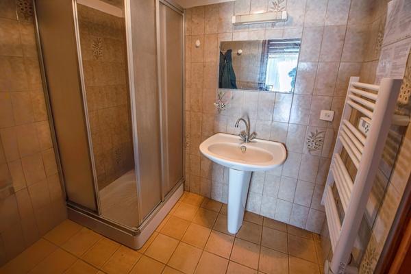 Vals-les-Bains (07600) 3 LOGEMENTS INDÉPENDANTS