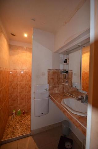 Maison Lentilly  4 chambres et 2  pièces d 'eau ! Fort potentiel