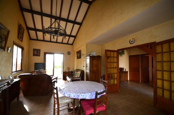 Maison Lentilly  4 chambres et 2  pièces d 'eau ! Fort potentiel