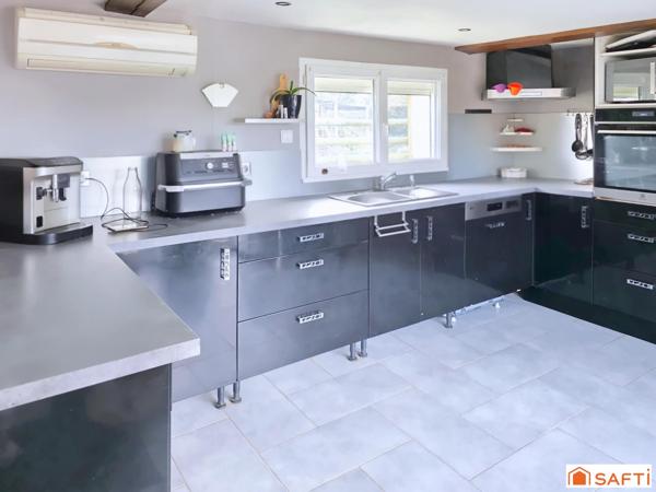 CONFORABLE ET SPACIEUSE MAISON NORMANDE AVEC PISCINE