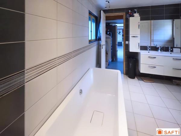 CONFORABLE ET SPACIEUSE MAISON NORMANDE AVEC PISCINE