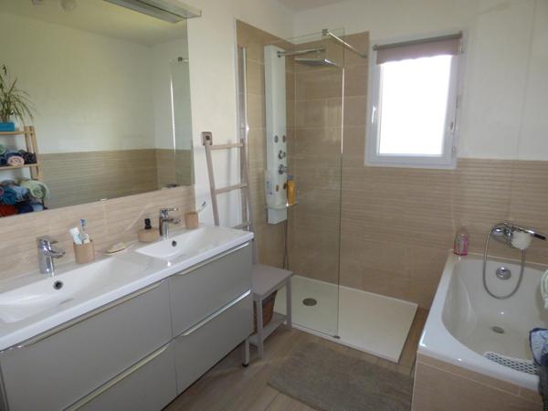 Villa de plain pied au calme 5 chambres.