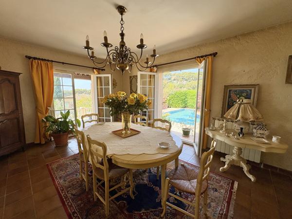 Maison
                                                                                                                                                                                                                                                                                                                        6 pièce(s)                                                                                                                                                                                                          5 chambre(s)                                                                                                                                                                                                          231  m²