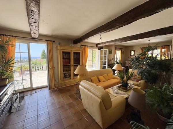 Maison
                                                                                                                                                                                                                                                                                                                        6 pièce(s)                                                                                                                                                                                                          5 chambre(s)                                                                                                                                                                                                          231  m²