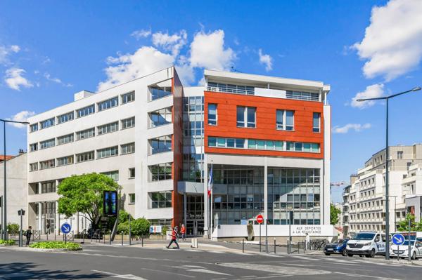 Bureaux à vendre ou à louer à Colombes avec parking et vue dégagée
