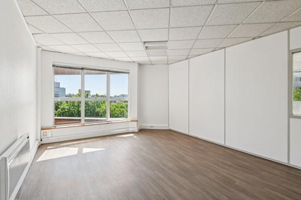 Bureaux à vendre ou à louer à Colombes avec parking et vue dégagée