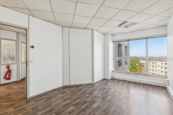 Bureaux à vendre ou à louer à Colombes avec parking et vue dégagée