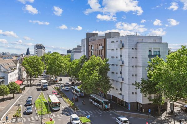 Bureaux à vendre ou à louer à Colombes avec parking et vue dégagée