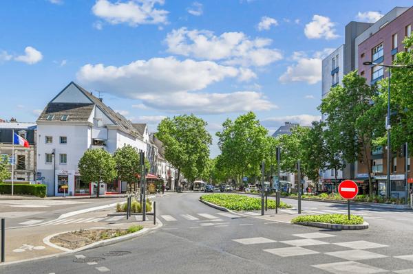 Bureaux à vendre ou à louer à Colombes avec parking et vue dégagée