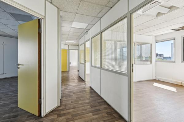 Bureaux à vendre ou à louer à Colombes avec parking et vue dégagée