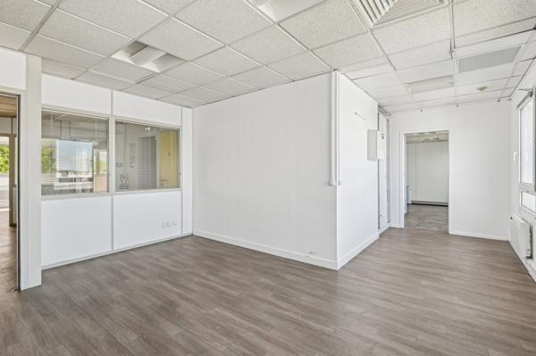 Bureaux à vendre ou à louer à Colombes avec parking et vue dégagée