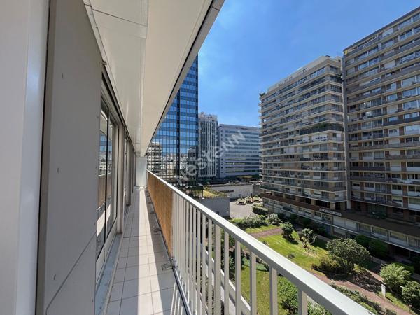 Puteaux Appartement  3 pièces de 60,72m²  avec balcon