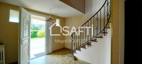 Maison T5 de 140m², 4 chambres, balcon traversant et vue dégagée, un garage de plus de 35m², jardin de 1100m²