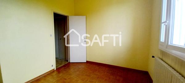 Maison T5 de 140m², 4 chambres, balcon traversant et vue dégagée, un garage de plus de 35m², jardin de 1100m²