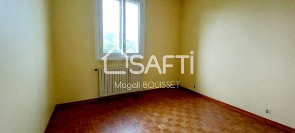 Maison T5 de 140m², 4 chambres, balcon traversant et vue dégagée, un garage de plus de 35m², jardin de 1100m²