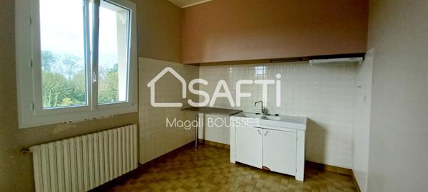 Maison T5 de 140m², 4 chambres, balcon traversant et vue dégagée, un garage de plus de 35m², jardin de 1100m²