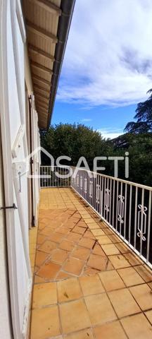 Maison T5 de 140m², 4 chambres, balcon traversant et vue dégagée, un garage de plus de 35m², jardin de 1100m²