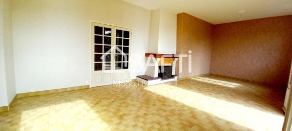 Maison T5 de 140m², 4 chambres, balcon traversant et vue dégagée, un garage de plus de 35m², jardin de 1100m²