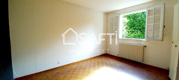 Maison T5 de 140m², 4 chambres, balcon traversant et vue dégagée, un garage de plus de 35m², jardin de 1100m²