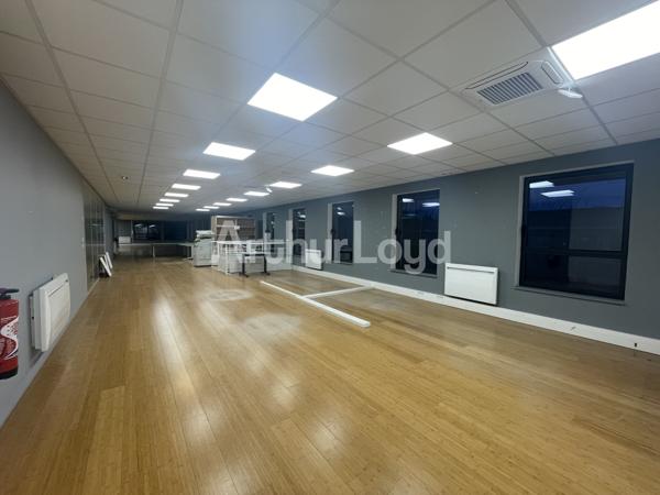 Bureaux à louer à Wambrechies bâtiment indépendant avec accès Rocade Nord Ouest