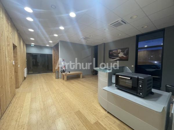 Bureaux à louer à Wambrechies bâtiment indépendant avec accès Rocade Nord Ouest