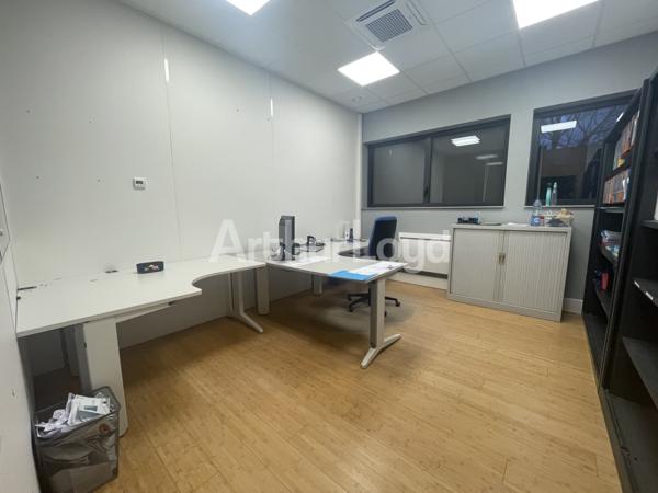 Bureaux à louer à Wambrechies bâtiment indépendant avec accès Rocade Nord Ouest