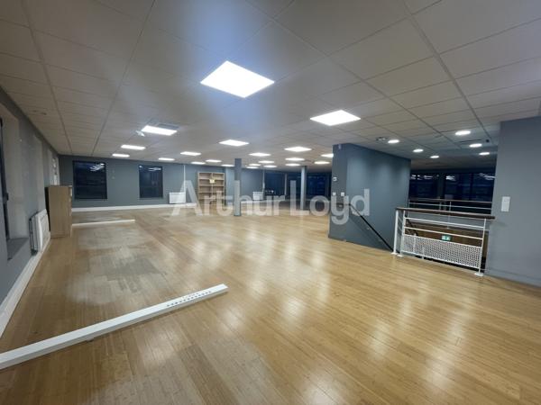Bureaux à louer à Wambrechies bâtiment indépendant avec accès Rocade Nord Ouest