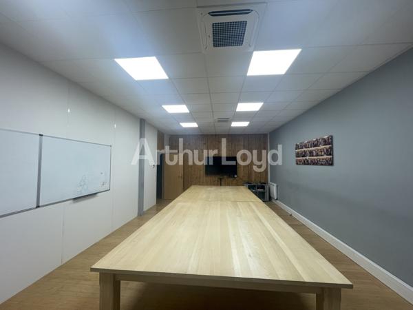Bureaux à louer à Wambrechies bâtiment indépendant avec accès Rocade Nord Ouest