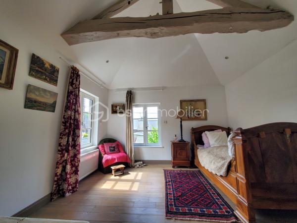 ** Bien RARE -  Cœur de village - Maison + espace Extérieur - Possibilité de local commercial **
Découvrez cette maison de caractère, en plein centre de la dynamique commune de Cormeilles.
Au rez-de-chaussée :
Donnant sur un axe passant  un local commercial de 12m², parfait pour une boutique, une activité libérale, un bureau, un atelier. 
L'accès à l'habitation se fait par la boutique ou via une entrée indépendante.
Un salon chaleureux avec son poêle à bois pour des hivers cosy
Une cuisine ouverte sur la salle à manger lumineuse grâce à la véranda donnant sur la cour/terrasse,
Une buanderie et wc
Un bureau / atelier avec accès sur l'extérieur
À l’étage :
Une suite parentale avec salle de bain (baignoire),
2 chambres supplémentaires
Une salle de douche avec toilettes
Atouts majeurs :
* Aucun travaux à prévoir
• Un espace extérieur de 130m² pour déjeuner, se reposer ou jardiner.
• Possibilité de garer un véhicule.
• Pas de vis-à-vis, circulation fluide dans la maison grâce aux 2 escaliers desservant l'étage, espaces indépendants.
* Un bien unique, idéal pour une résidence principale ou secondaire, alliant espace et praticité de la vie au centre du village.
* Un investissement locatif rentable, en courtes ou longues durées, avec 6 voire 8 couchages.
* Une activité commerciale avec logement

Un cadre de vie préservé et pratique :
* Cœur de village : toutes commodités à pied (écoles, collège, nombreux commerces, marché hebdomadaire).
* Village et région dynamiques : Patrimoine, authenticité normande, vie locale animée, activités culturelles (cinéma) et nature
* Situation idéale : 2h de Paris, Proche de la côte fleurie, 30 min de Deauville, 20 min de Pont-l’Évêque.