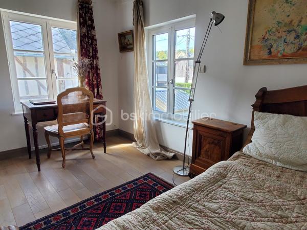 ** Bien RARE -  Cœur de village - Maison + espace Extérieur - Possibilité de local commercial **
Découvrez cette maison de caractère, en plein centre de la dynamique commune de Cormeilles.
Au rez-de-chaussée :
Donnant sur un axe passant  un local commercial de 12m², parfait pour une boutique, une activité libérale, un bureau, un atelier. 
L'accès à l'habitation se fait par la boutique ou via une entrée indépendante.
Un salon chaleureux avec son poêle à bois pour des hivers cosy
Une cuisine ouverte sur la salle à manger lumineuse grâce à la véranda donnant sur la cour/terrasse,
Une buanderie et wc
Un bureau / atelier avec accès sur l'extérieur
À l’étage :
Une suite parentale avec salle de bain (baignoire),
2 chambres supplémentaires
Une salle de douche avec toilettes
Atouts majeurs :
* Aucun travaux à prévoir
• Un espace extérieur de 130m² pour déjeuner, se reposer ou jardiner.
• Possibilité de garer un véhicule.
• Pas de vis-à-vis, circulation fluide dans la maison grâce aux 2 escaliers desservant l'étage, espaces indépendants.
* Un bien unique, idéal pour une résidence principale ou secondaire, alliant espace et praticité de la vie au centre du village.
* Un investissement locatif rentable, en courtes ou longues durées, avec 6 voire 8 couchages.
* Une activité commerciale avec logement

Un cadre de vie préservé et pratique :
* Cœur de village : toutes commodités à pied (écoles, collège, nombreux commerces, marché hebdomadaire).
* Village et région dynamiques : Patrimoine, authenticité normande, vie locale animée, activités culturelles (cinéma) et nature
* Situation idéale : 2h de Paris, Proche de la côte fleurie, 30 min de Deauville, 20 min de Pont-l’Évêque.