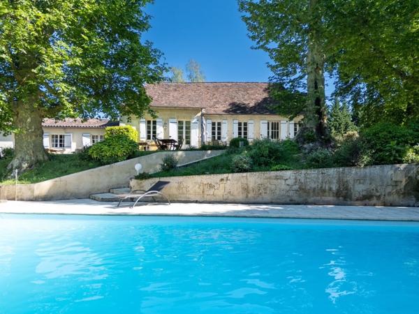 Dpt Dordogne (24), à vendre BERGERAC propriété P7 - terrain de 87000 m2