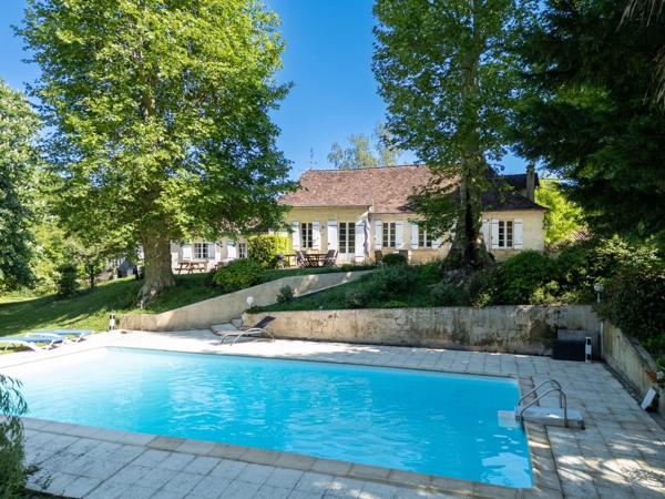 Dpt Dordogne (24), à vendre BERGERAC propriété P7 - terrain de 87000 m2