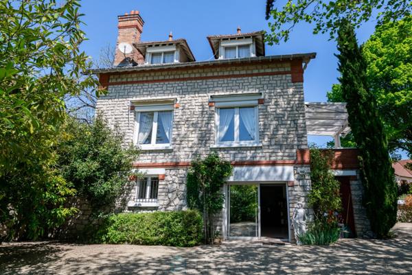 Voici une propriété au calme et à proximité de tout !