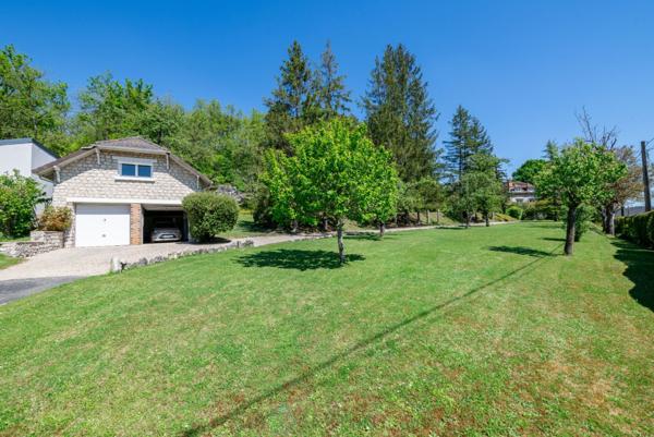 Voici une propriété au calme et à proximité de tout !