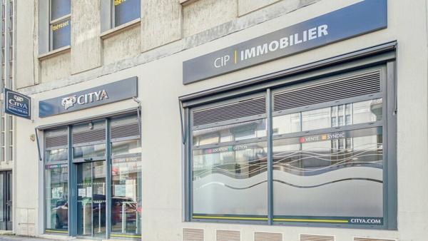 À LOUER - BUREAUX IDÉALEMENT PLACÉS EN CENTRE VILLE DE POITIERS - 340m²