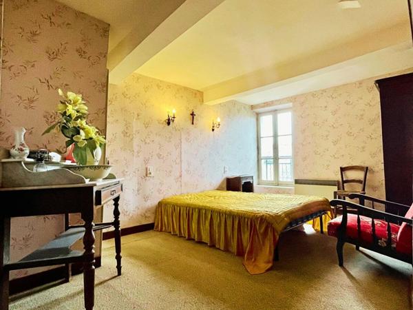 EXCLUSIVITÉ - MONTRÉAL - MAISON - 4 CHAMBRES - JARDIN - TRAVAUX A PRÉVOIR - VISITE VIRTUELLE SUR DEMANDE