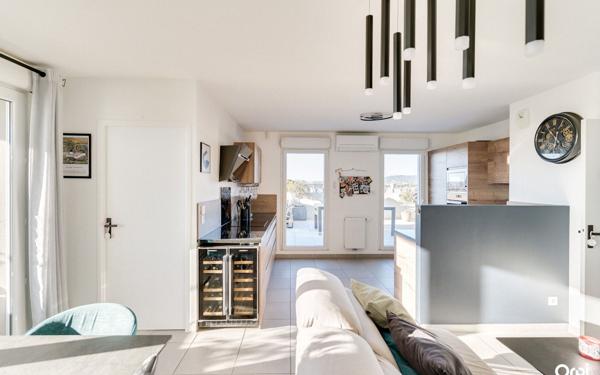 Appartement à vendre    3 pièces • 66,55 m2 Marseille 9