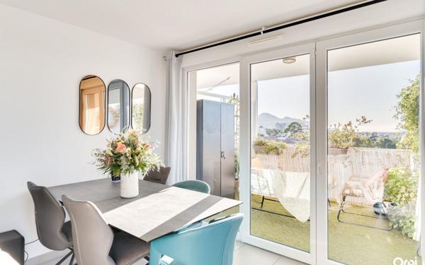 Appartement à vendre    3 pièces • 66,55 m2 Marseille 9