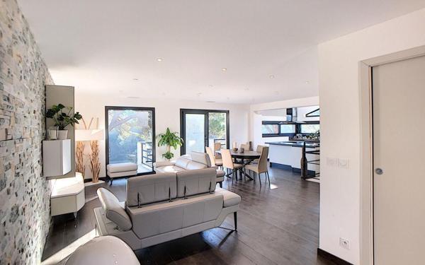 Maison à vendre    3 pièces • 193,28 m2 Mougins