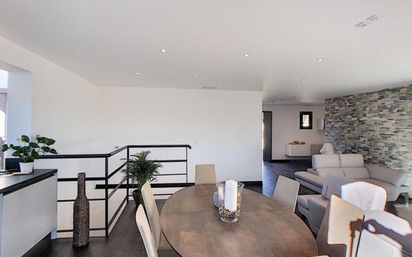 Maison à vendre    3 pièces • 193,28 m2 Mougins