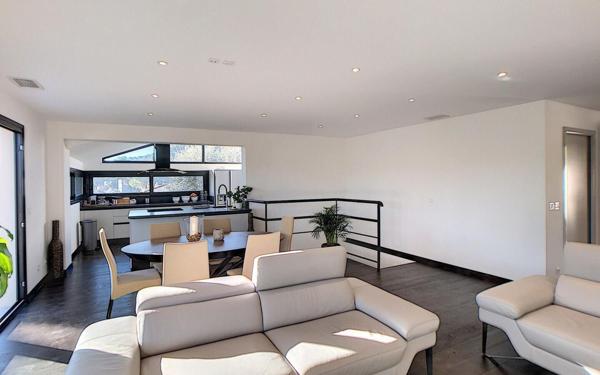 Maison à vendre    3 pièces • 193,28 m2 Mougins