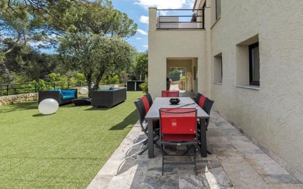 Maison à vendre    3 pièces • 193,28 m2 Mougins