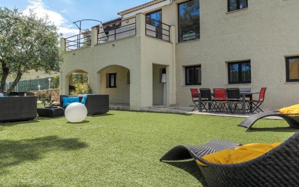 Maison à vendre    3 pièces • 193,28 m2 Mougins