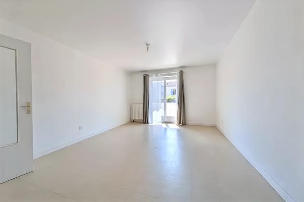 Grand studio au calme en fond de cour avec extérieur