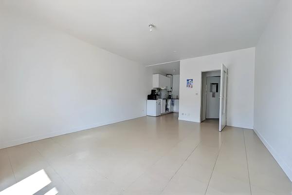 Grand studio au calme en fond de cour avec extérieur