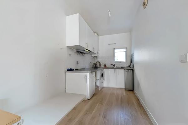Grand studio au calme en fond de cour avec extérieur