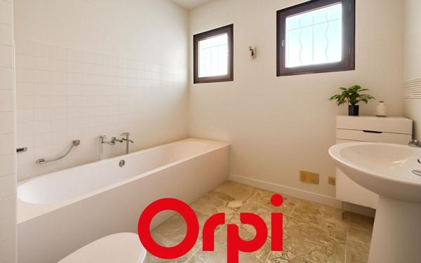 Appartement à vendre    3 pièces • 76 m2 Bandol